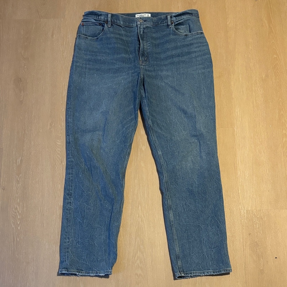 Abercrombie & Fitch The 90s Straight Ultra High Rise Women's Jeans size 33/16 - Picture 1 of 3